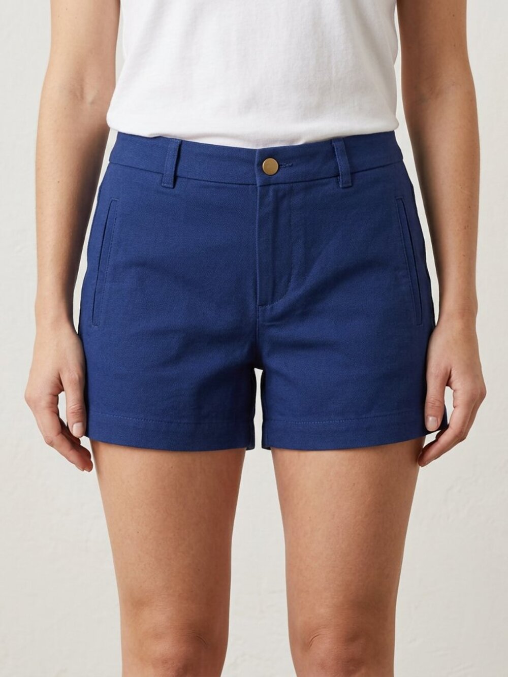 Women's Size 10 a.n.a. Mid Rise Twill Shorts in Navy Blue